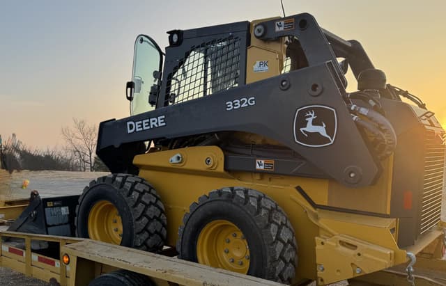 Image of John Deere 332G equipment image 4