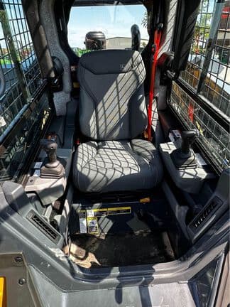 Image of John Deere 333P equipment image 4