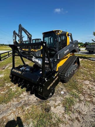 Image of John Deere 333P equipment image 1