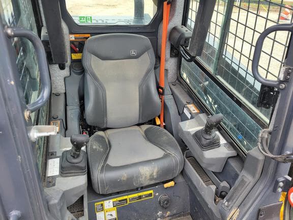 Image of John Deere 333P equipment image 4