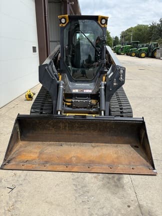 Image of John Deere 333P equipment image 2