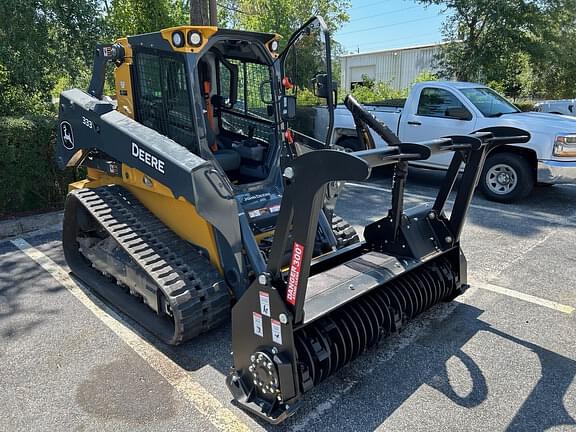 Image of John Deere 333P equipment image 2