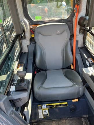 Image of John Deere 333P equipment image 2