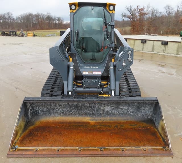 Image of John Deere 333P equipment image 2