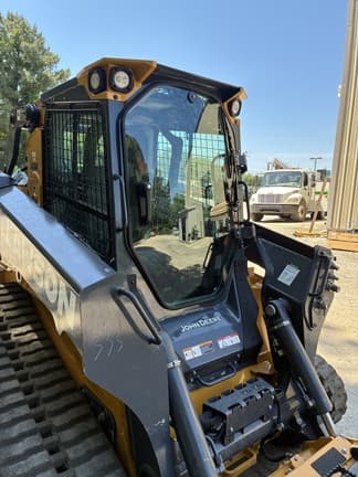 Image of John Deere 333P Primary image