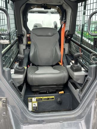 Image of John Deere 333P equipment image 4