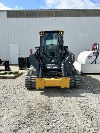 Image of John Deere 333P equipment image 2
