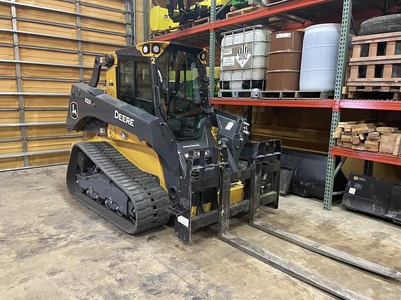 Image of John Deere 333P equipment image 2