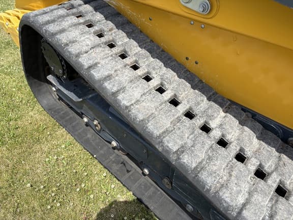 Image of John Deere 333P equipment image 3