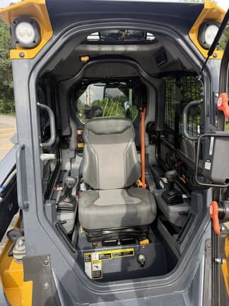 Image of John Deere 333P equipment image 1