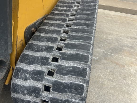 Image of John Deere 333P equipment image 2