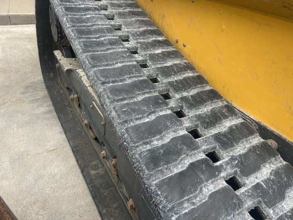 Image of John Deere 333P equipment image 4