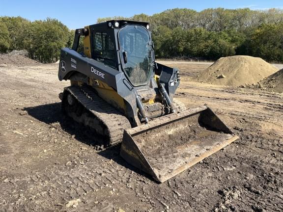 Image of John Deere 333G equipment image 1