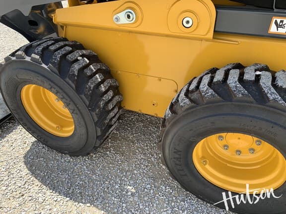 Image of John Deere 334P equipment image 4