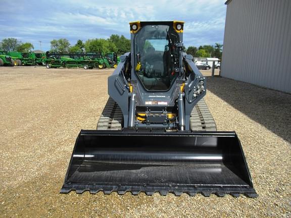 Image of John Deere 335P equipment image 4