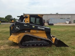 Main image John Deere 335P