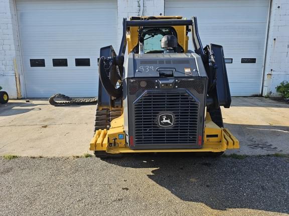 Image of John Deere 335P equipment image 3