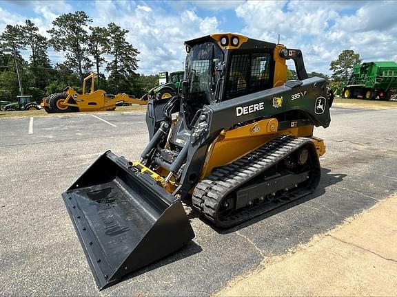 Image of John Deere 335P equipment image 3