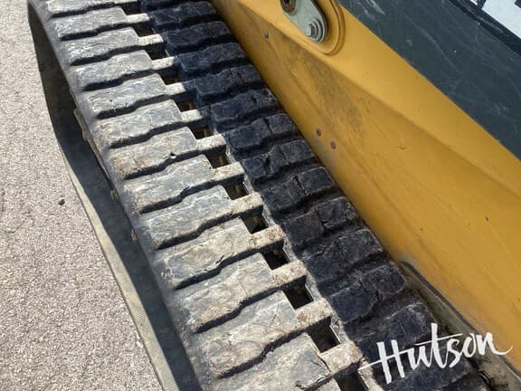 Image of John Deere 335P equipment image 4