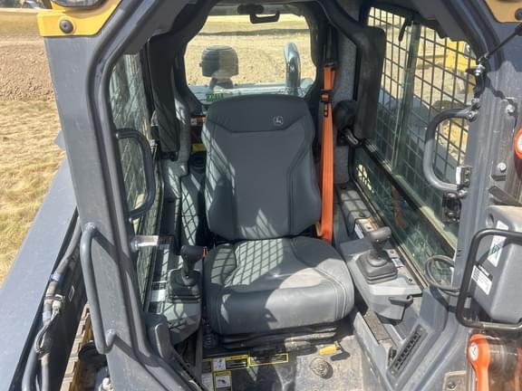 Image of John Deere 335P equipment image 4