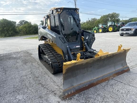 Image of John Deere 335P equipment image 4