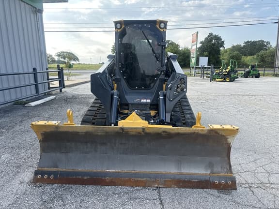 Image of John Deere 335P equipment image 4