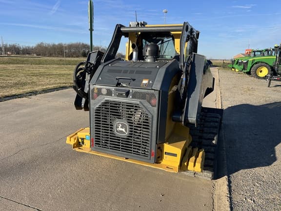 Image of John Deere 335P equipment image 3