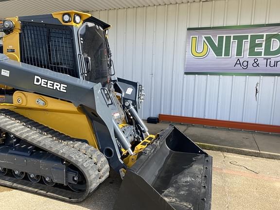 Image of John Deere 335P equipment image 2