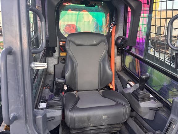 Image of John Deere 335P equipment image 4