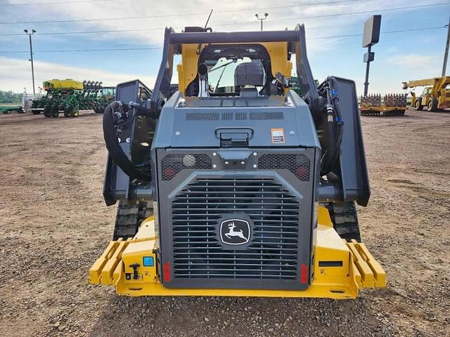 Image of John Deere 335P equipment image 4