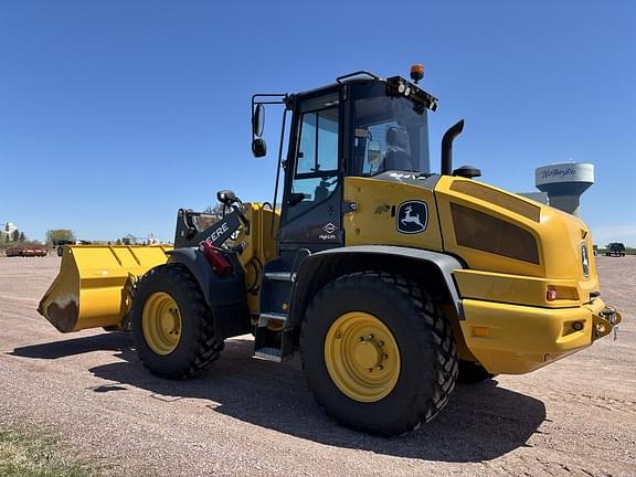 Image of John Deere 344P equipment image 4