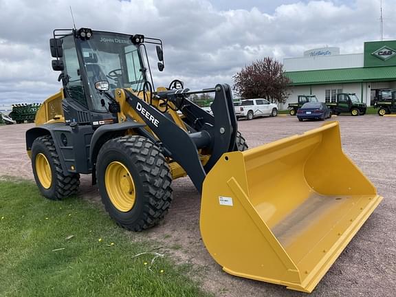 Image of John Deere 344P equipment image 2