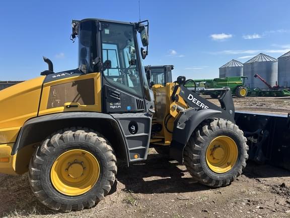 Image of John Deere 344P equipment image 1