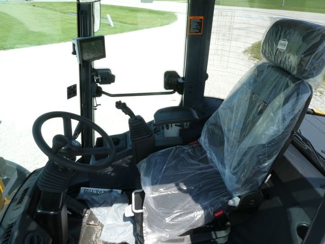 Image of John Deere 344P equipment image 4