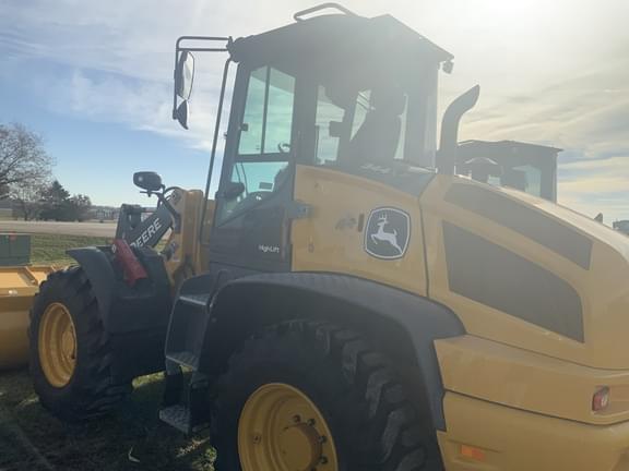 Image of John Deere 344P equipment image 3