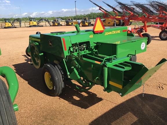 Image of John Deere 348 equipment image 3