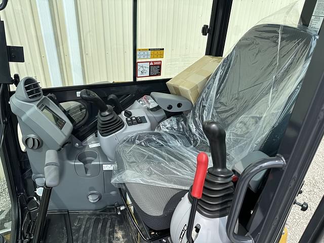 Image of John Deere 35P equipment image 4