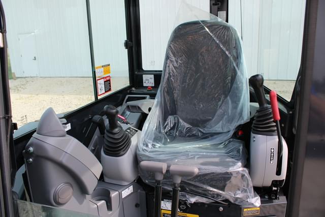 Image of John Deere 35P equipment image 4