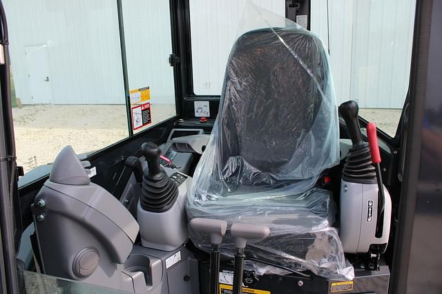 Image of John Deere 35P equipment image 4