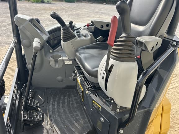 Image of John Deere 35P equipment image 4