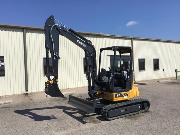Image of John Deere 35P equipment image 1