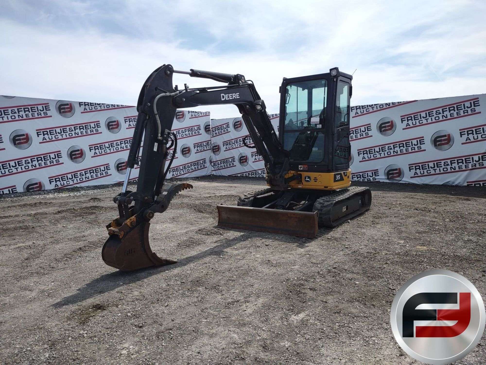 2024 John Deere 35P Equipment Image0