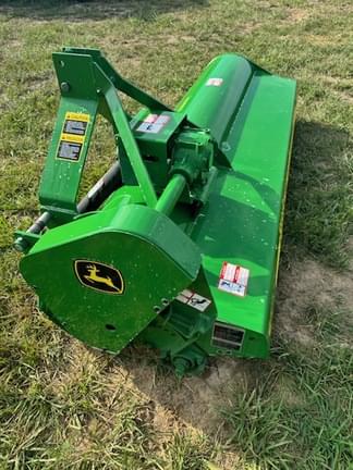 Image of John Deere 390 Image 1