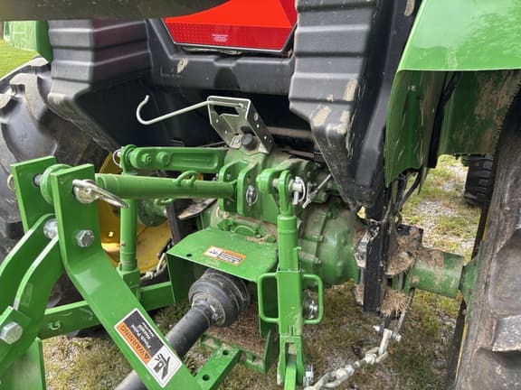 Image of John Deere 4044M equipment image 4