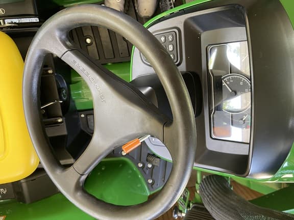 Image of John Deere 4044M equipment image 4