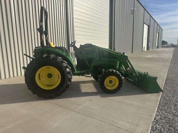 Image of John Deere 4044M equipment image 4