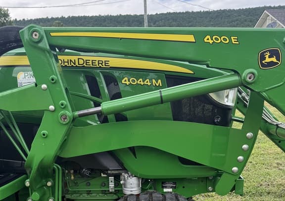 Image of John Deere 4044M equipment image 2