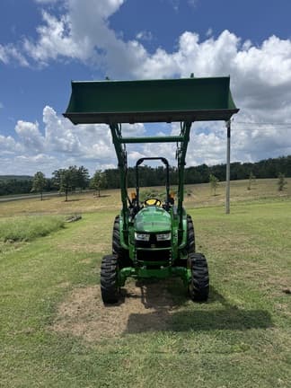 Image of John Deere 4044M equipment image 4