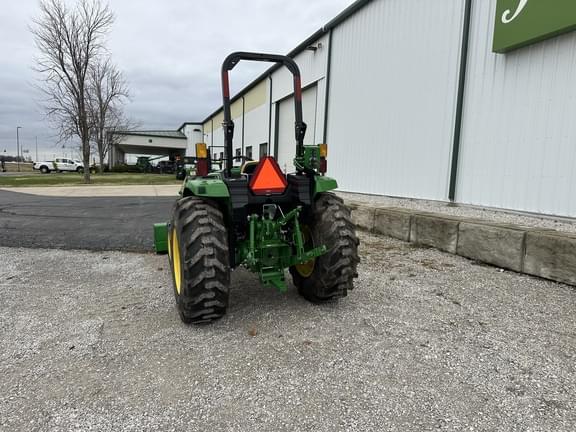 Image of John Deere 4044M equipment image 4