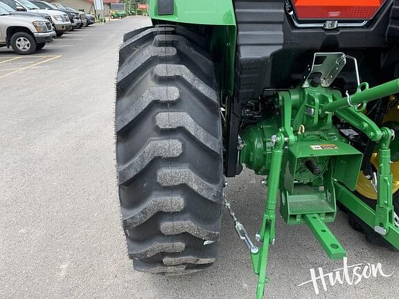 Image of John Deere 4044M equipment image 4